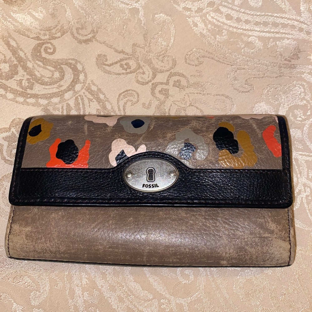Fossil Women's Wallet with Black and Multicolor Design